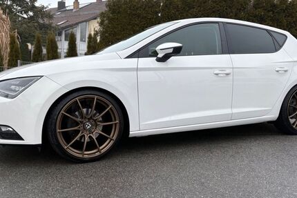 Seat Leon 148.000 km 7.499 &euro; Büchlberg 94124