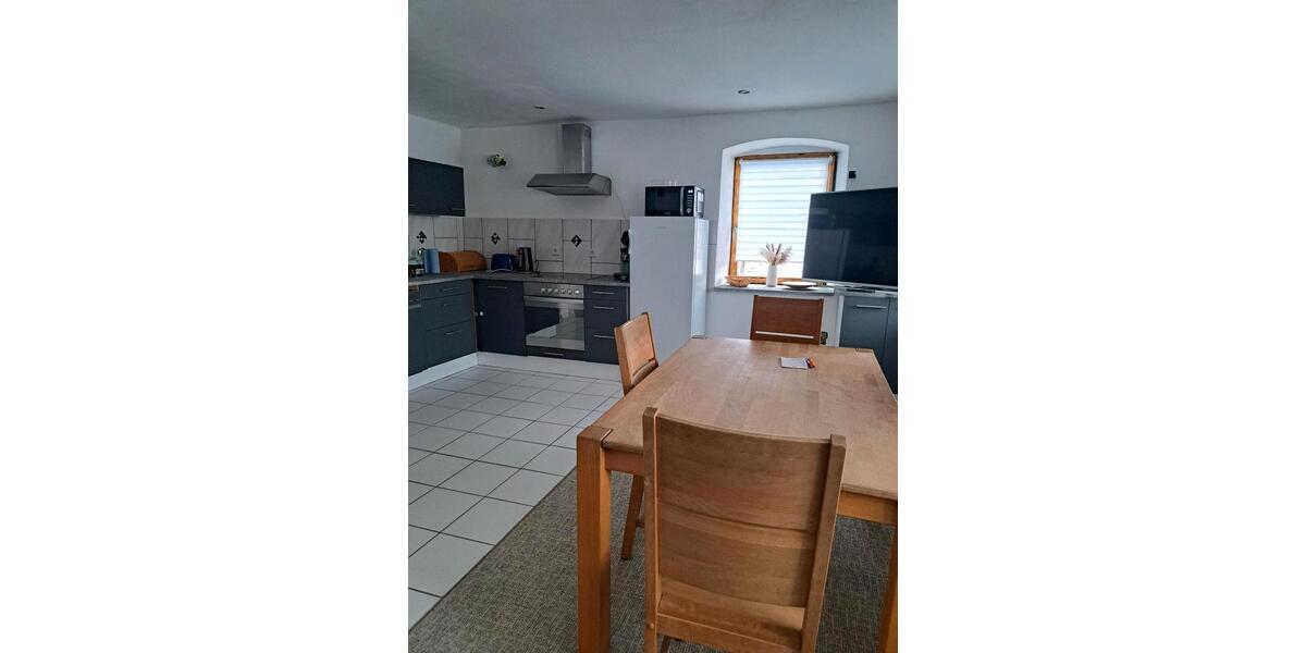 Etagenwohnung Außernzell - 7 Zimmer, 140 m&sup2;, 140&euro; | Angebot:25082310