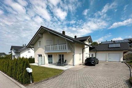 Haus Neukirchen vorm Wald - 3 Zimmer, 100 m&sup2;, 980&euro; | Angebot:27617097