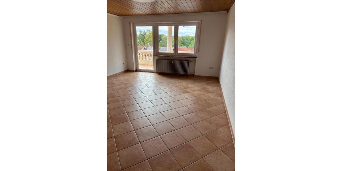 Etagenwohnung Ortenburg - 3 Zimmer, 127 m&sup2;, 1.300&euro; | Angebot:25399562