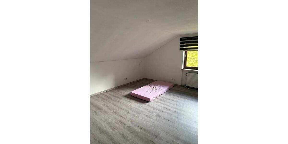 Dachgeschoßwohnung Saldenburg - 3 Zimmer, 90 m&sup2;, 700&euro; | Angebot:24978598
