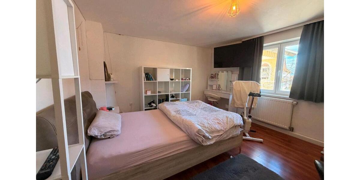 Doppelhaushälfte Bayerbach - 9 Zimmer, 141 m&sup2;, 1.400&euro; | Angebot:26026452