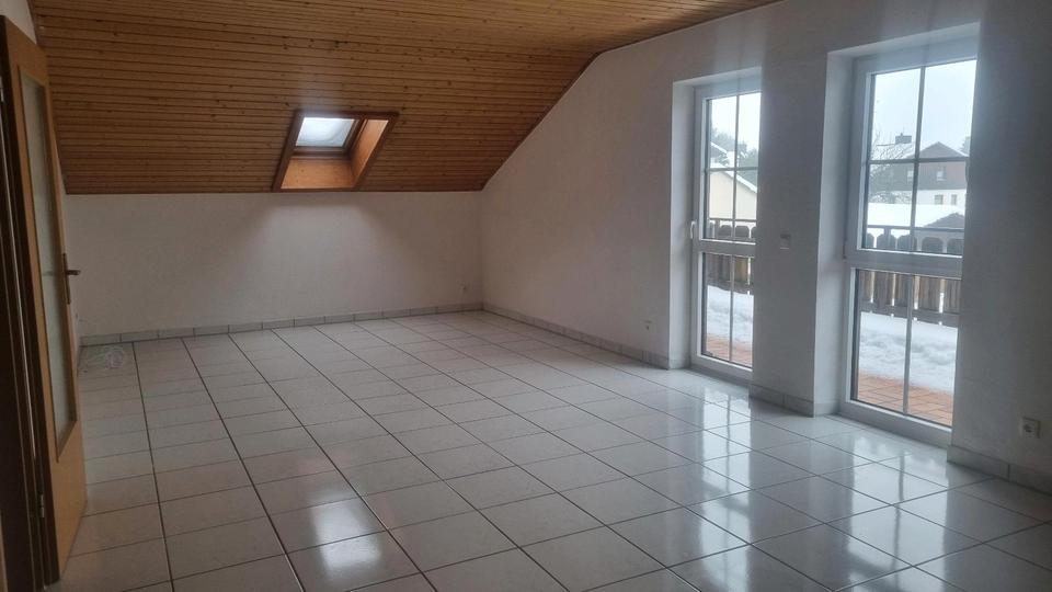 Dachgeschoßwohnung Egglham - 3 Zimmer, 100 m&sup2;, 750&euro; | Angebot:20334806