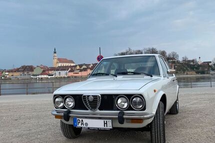 Alfa Romeo Alfetta 33.000 km 12.900 &euro; Passau 94032