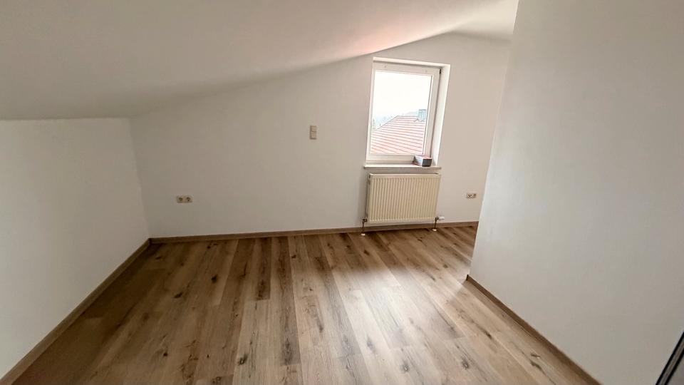 Dachgeschoßwohnung Waldkirchen - 1 Zimmer, 27 m&sup2;, 350&euro; | Angebot:26035499