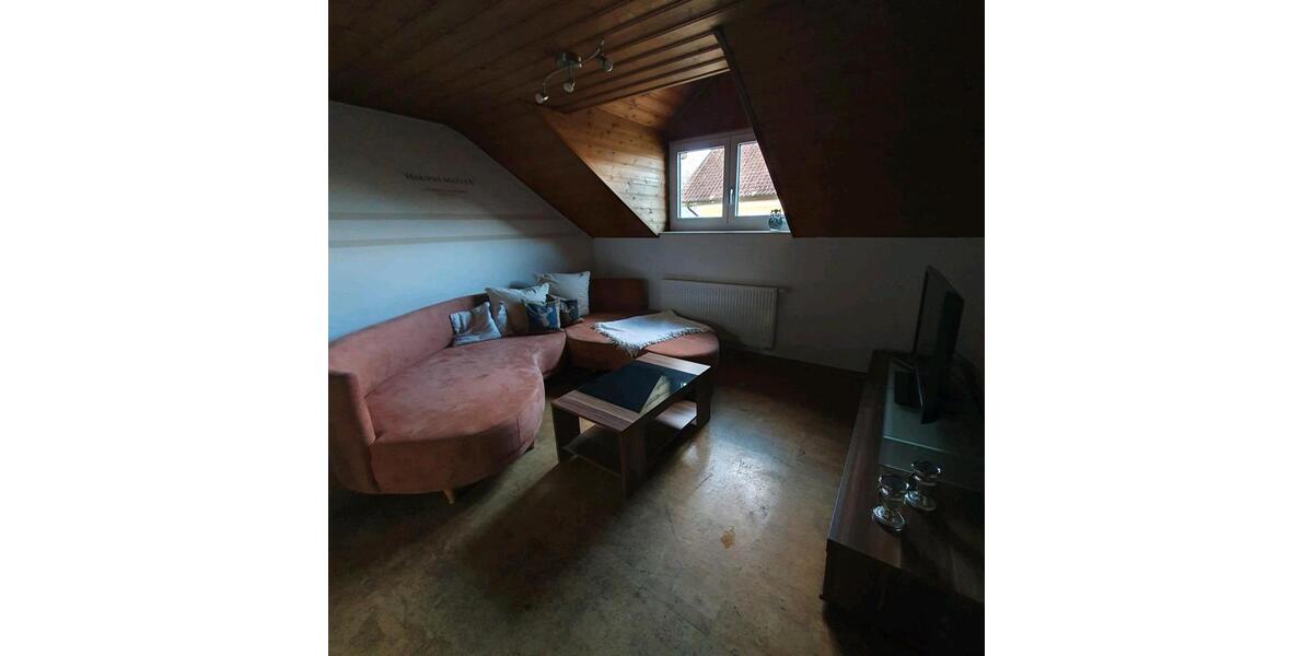 Dachgeschoßwohnung Salzweg - 4 Zimmer, 104 m&sup2;, 1.100&euro; | Angebot:25634213