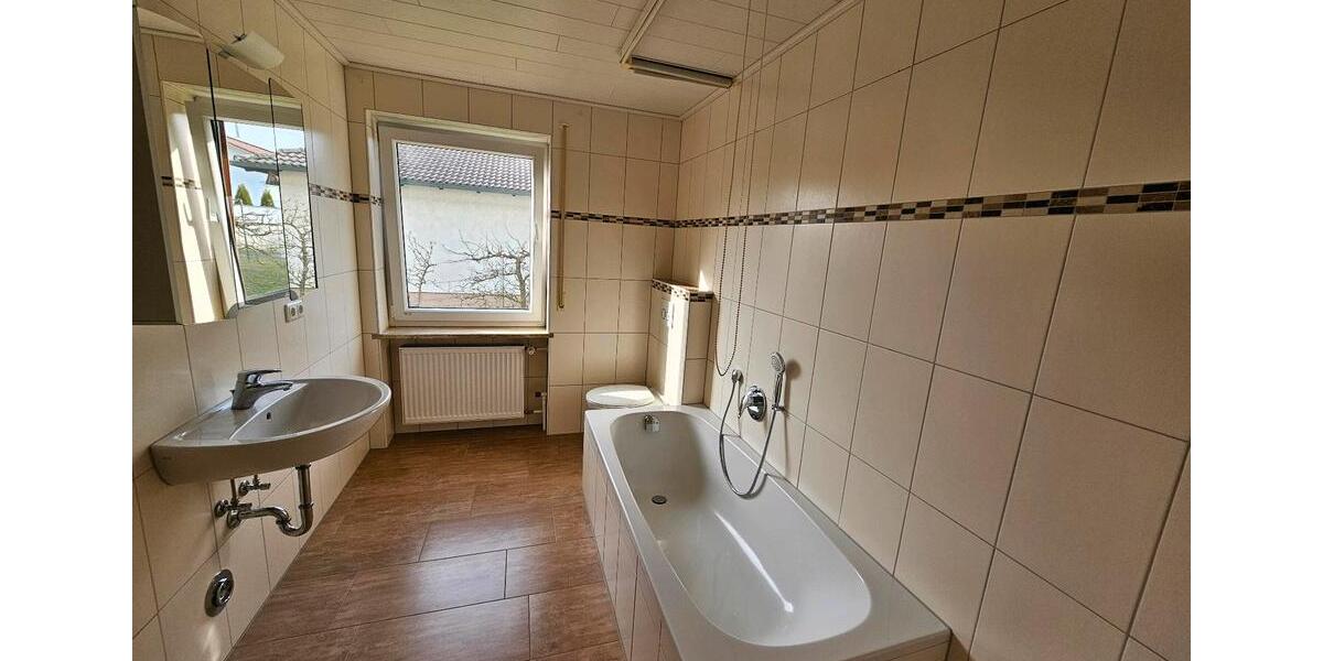 Erdgeschoßwohnung Aldersbach - 5 Zimmer, 117 m&sup2;, 950&euro; | Angebot:20481291