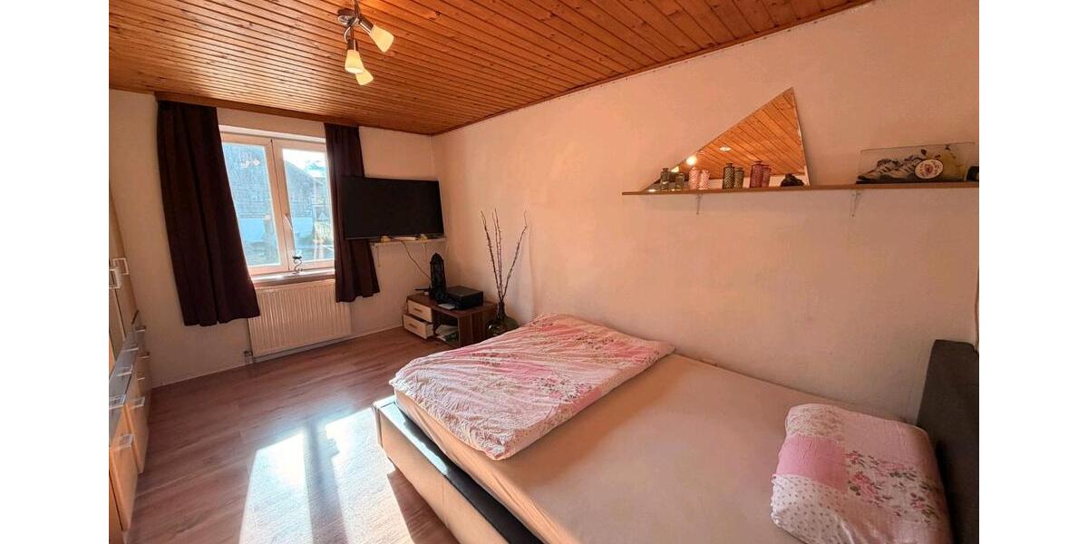 Doppelhaushälfte Bayerbach - 9 Zimmer, 141 m&sup2;, 1.400&euro; | Angebot:26026452