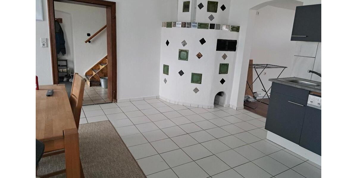 Etagenwohnung Außernzell - 7 Zimmer, 140 m&sup2;, 140&euro; | Angebot:25082310