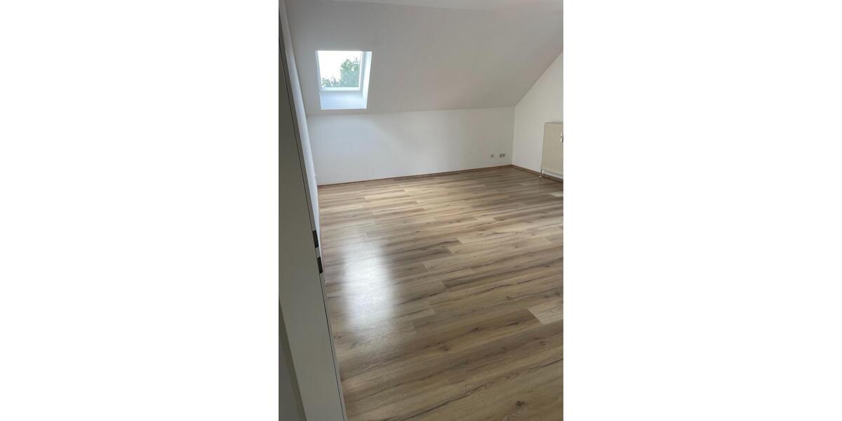 Dachgeschoßwohnung Rotthalmünster - 3 Zimmer, 72 m&sup2;, 900&euro; | Angebot:26680217