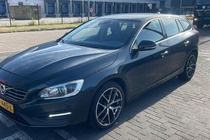 Volvo V60 235.555 km 7.139 &euro; Son en Breugel 5692C