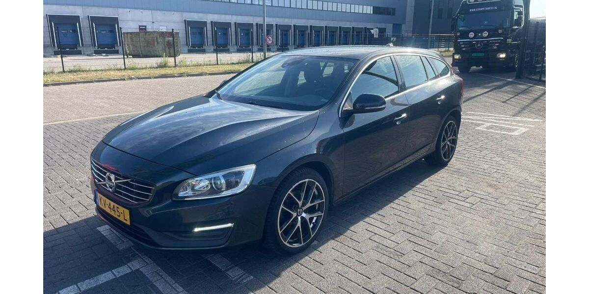 Volvo V60 235.555 km 7.139 &euro; Son en Breugel 5692C