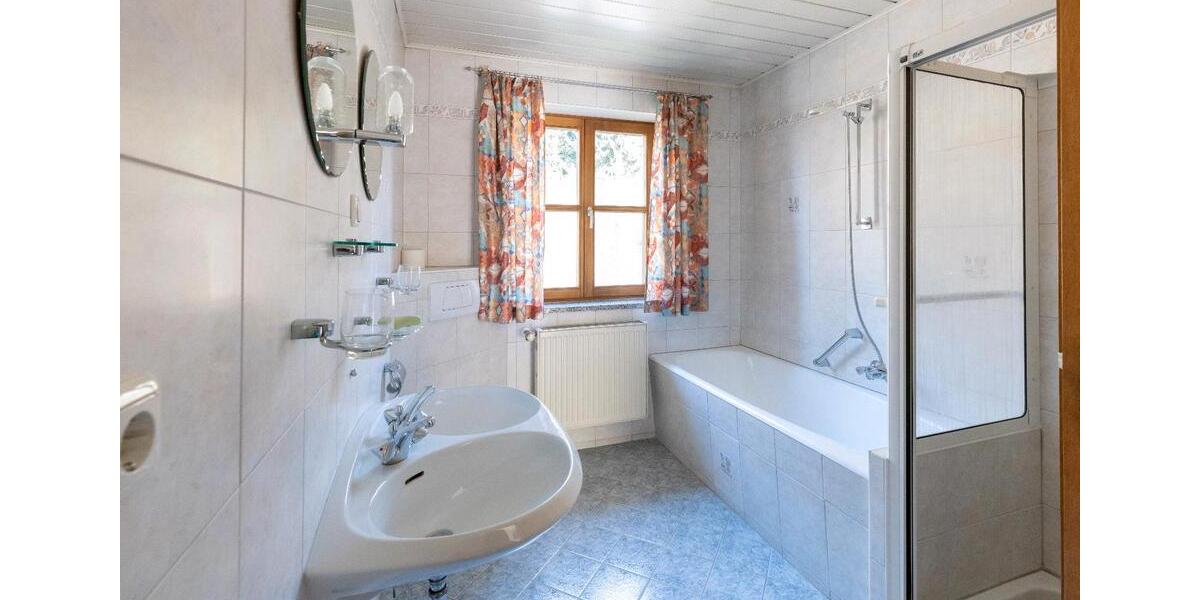 Mehrfamilienhaus, Wohnhaus Hutthurm - 12 Zimmer, 240 m&sup2;, 359.000&euro; | Angebot:26061868