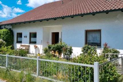 Haus Schöllnach - 8 Zimmer, 240 m&sup2;, 390.000&euro; | Angebot:25887665