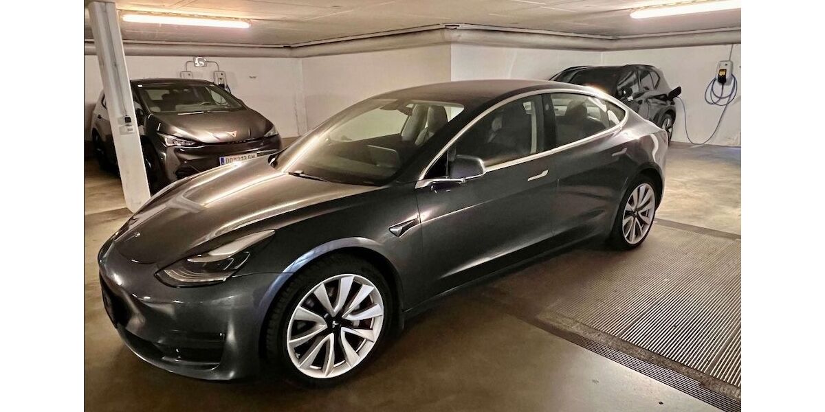 Tesla Model 3 159.000 km 19.999 &euro; Passau 94032