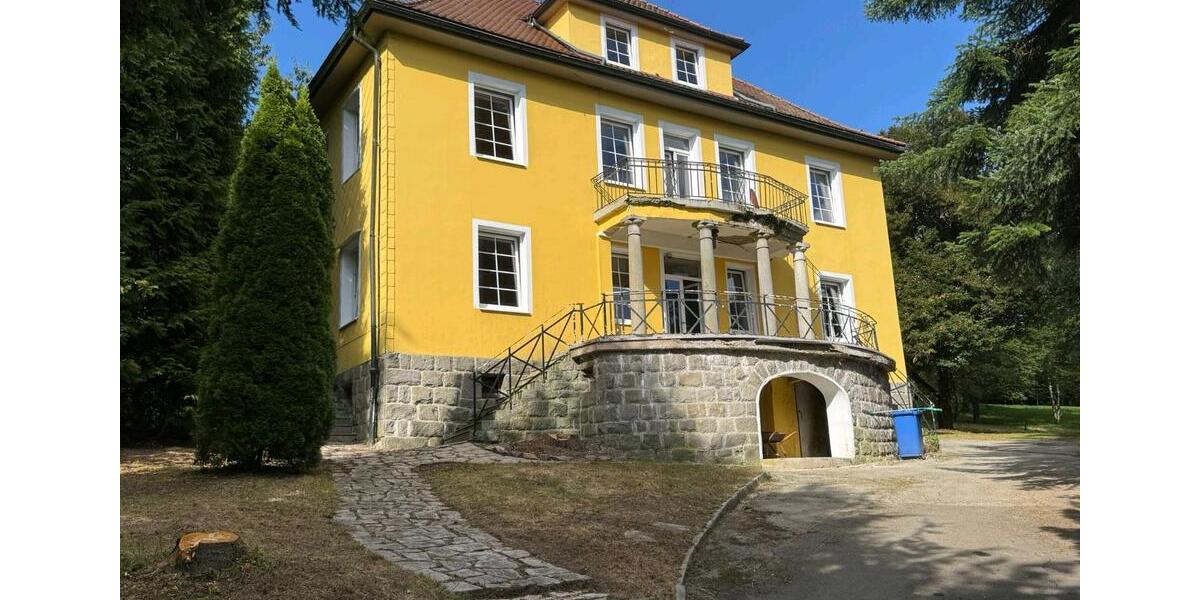 Villa Freyung - 10 Zimmer, 300 m&sup2;, 429.000&euro; | Angebot:26960652