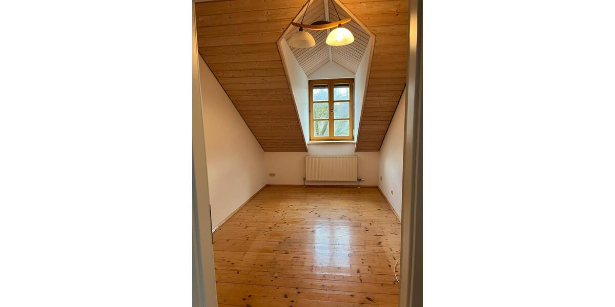 Dachgeschoßwohnung Vilshofen an der Donau - 3 Zimmer, 82 m&sup2;, 738&euro; | Angebot:25524337