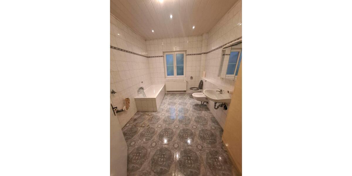 Einfamilienhaus Bad Füssing - 8 Zimmer, 230 m&sup2;, 390.000&euro; | Angebot:23384830