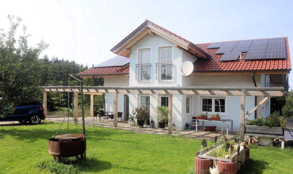 Einfamilienhaus Tiefenbach Reut - 8 Zimmer, 230 m&sup2;, 570.000&euro; | Angebot:25776655