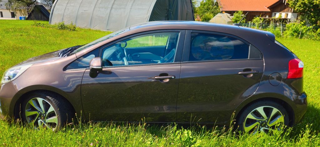 Kia Rio 98.000 km 8.800 &euro; Hofkirchen 94544