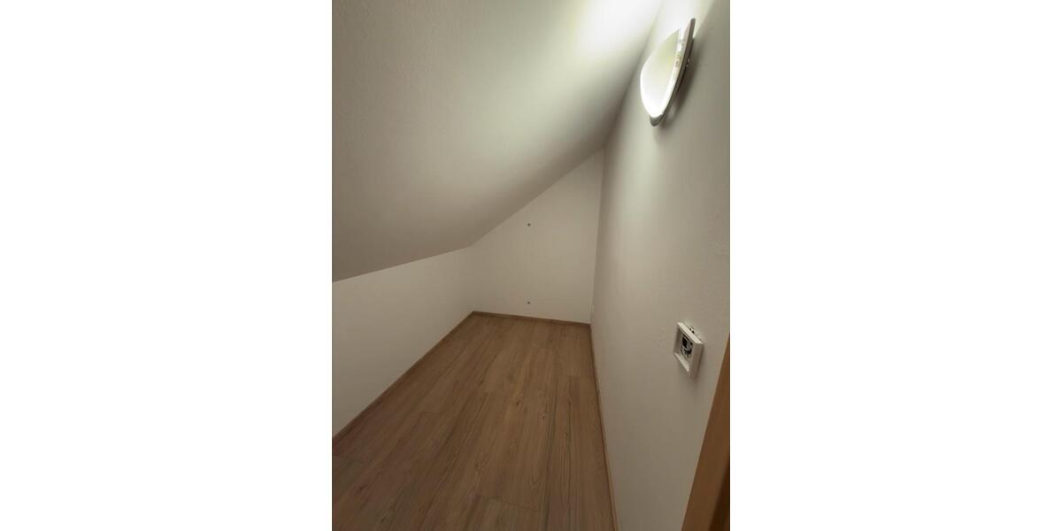 Dachgeschoßwohnung Vilshofen an der Donau - 3 Zimmer, 90 m&sup2;, 950&euro; | Angebot:25833070