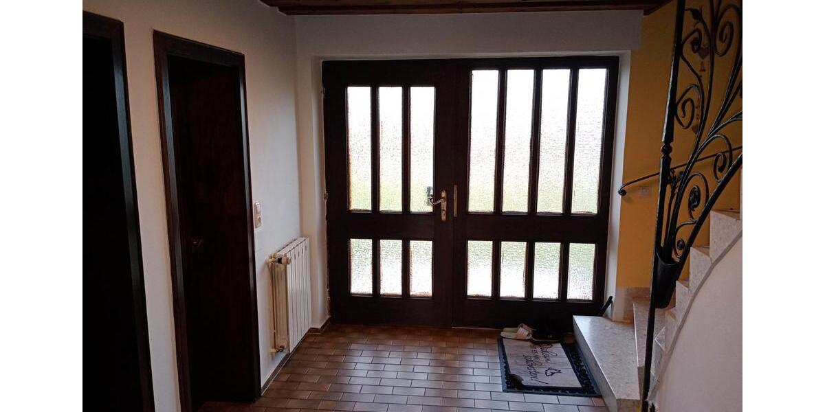 Erdgeschoßwohnung Salzweg - 5 Zimmer, 135 m&sup2;, 900&euro; | Angebot:27609833